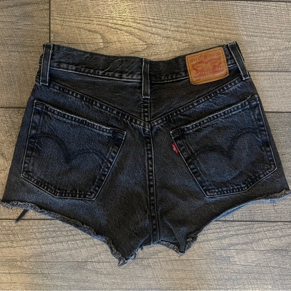 Levi’s 501 Original Mid Rise Black Cut-Off Denim Shorts - Picture 7 of 12